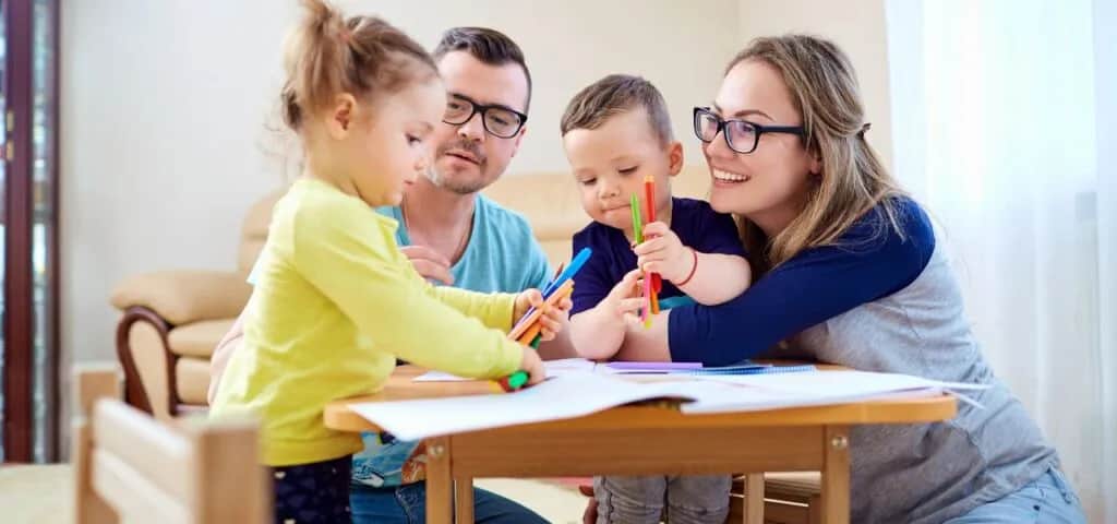 Zajęcia z rodzicami: jak wspólne aktywności wpływają na rozwój dzieci