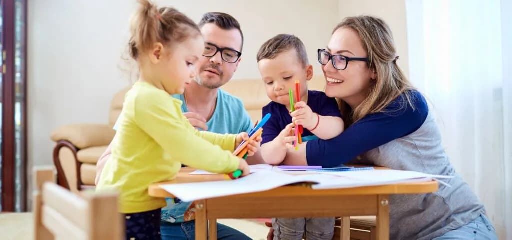 Zajęcia z rodzicami: jak wspólne aktywności wpływają na rozwój dzieci