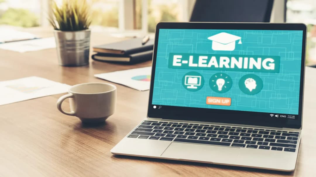 Nauczanie w chmurze dla kogo? Sprawdź, kto może skorzystać z tej formy edukacji