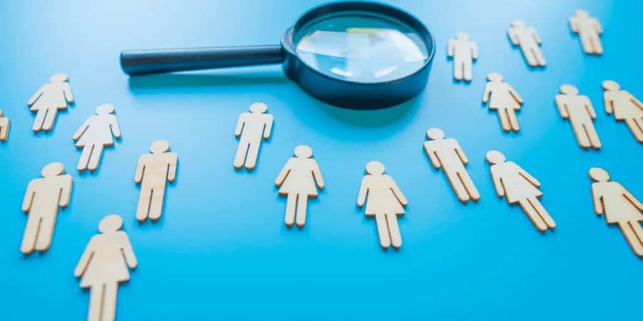 Praca po studiach teologicznych: Jak uniknąć trudności na rynku pracy?